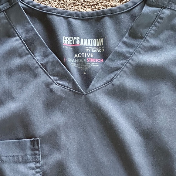 6 sets of size large tall scrubs - Picture 4 of 4